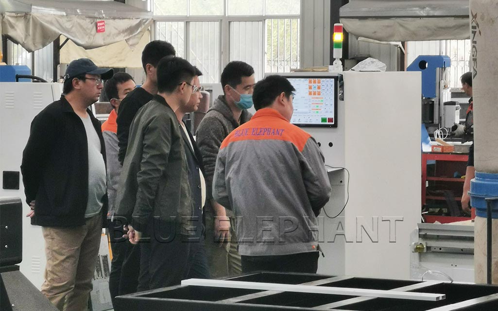 山東威?？蛻?hù)到廠考察直排加工中心